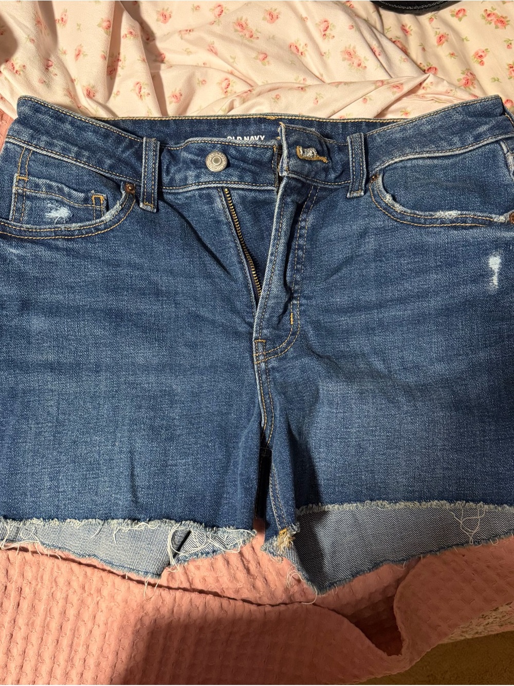Old Navy Curvy Cutoff Shorts - Mid Wash